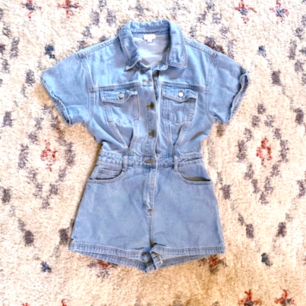 Flawless denim romper!!
